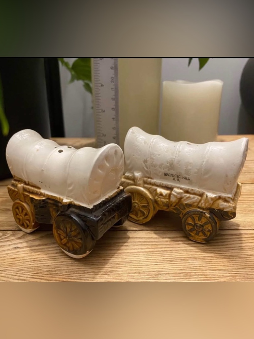 White Covered Wagon Salt & Pepper Shaker Set Magnetic Hill NB Vintage Souvenir